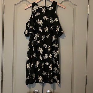 Soprano cold shoulder black floral dress size M